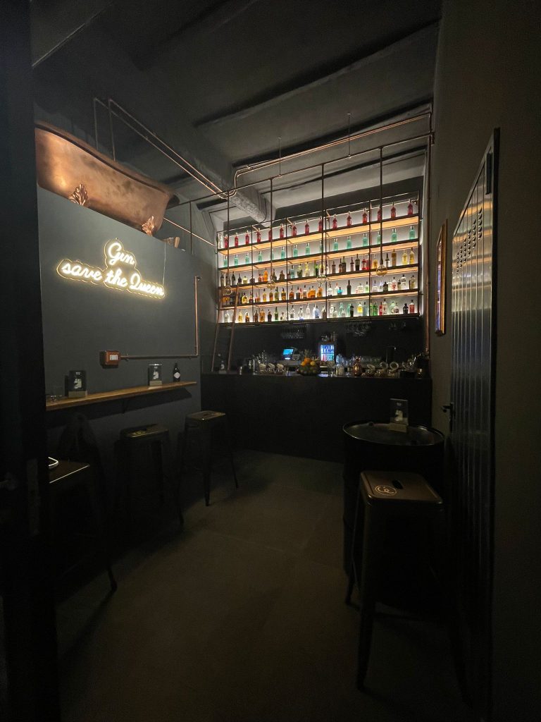 Bath Pipe cocktail bar Napoli
